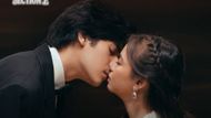 Keifer kisses Jay-Jay (Image Source: Instagram @vivaoneph)